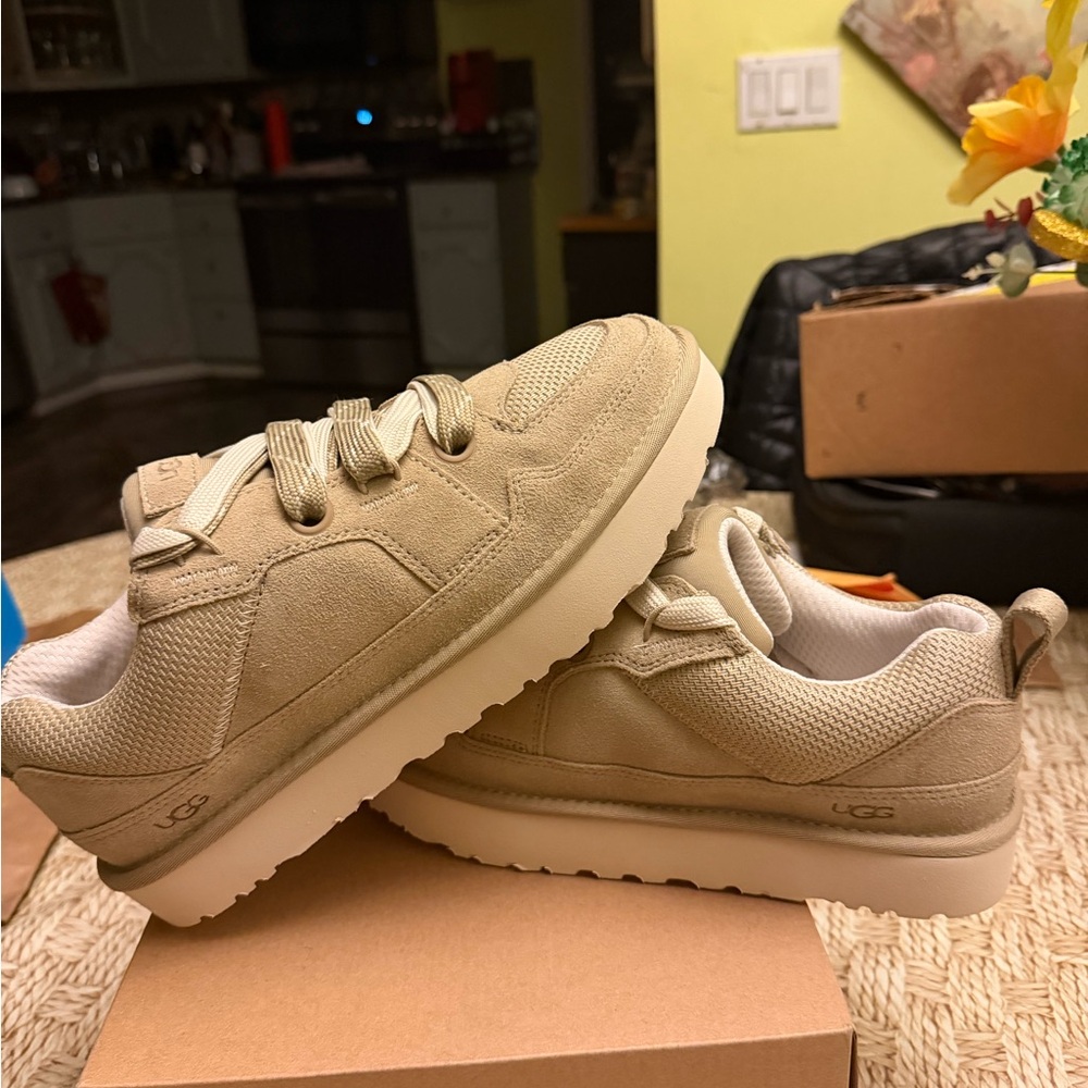 UGG woman lo Lowmel sz 10 w new in box $130 plus tax online!!!
